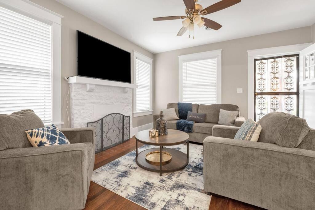 Contemporary Near Zoo And Rhodes College Holiday home Memphis