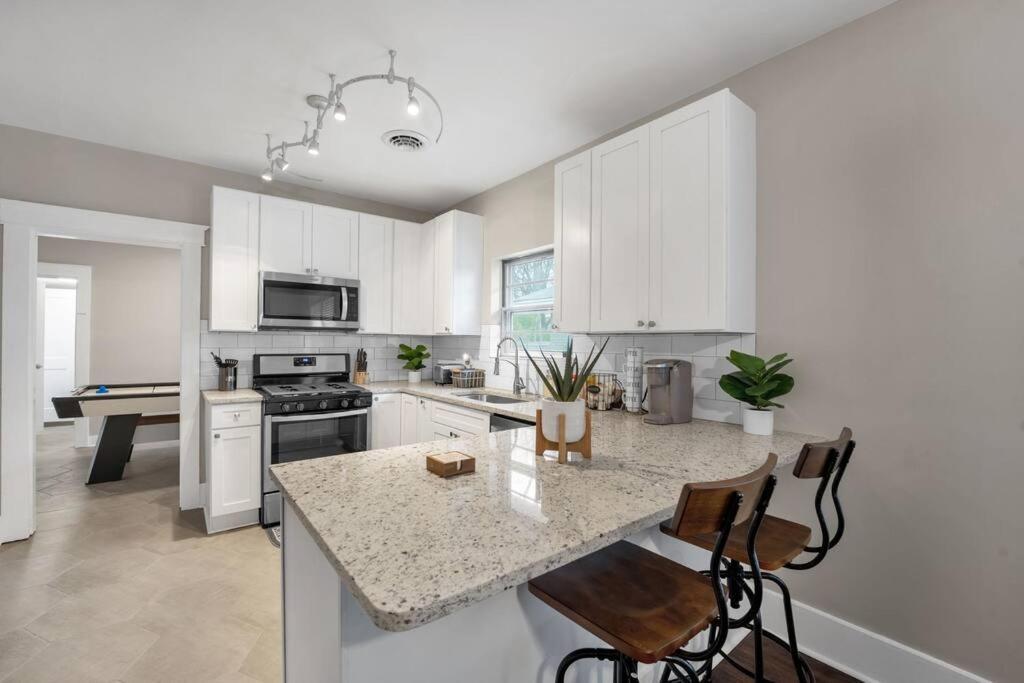 Contemporary Near Zoo And Rhodes College * Memphis