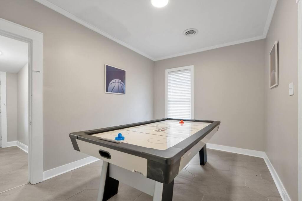 Contemporary Near Zoo And Rhodes College Holiday home Memphis