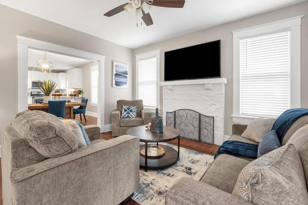 Contemporary Near Zoo And Rhodes College * Memphis